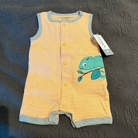 𝅺carter’s Newborn Onesie - Picture 1 of 3